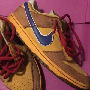 Nike SB Dunk Low New Castle Edition